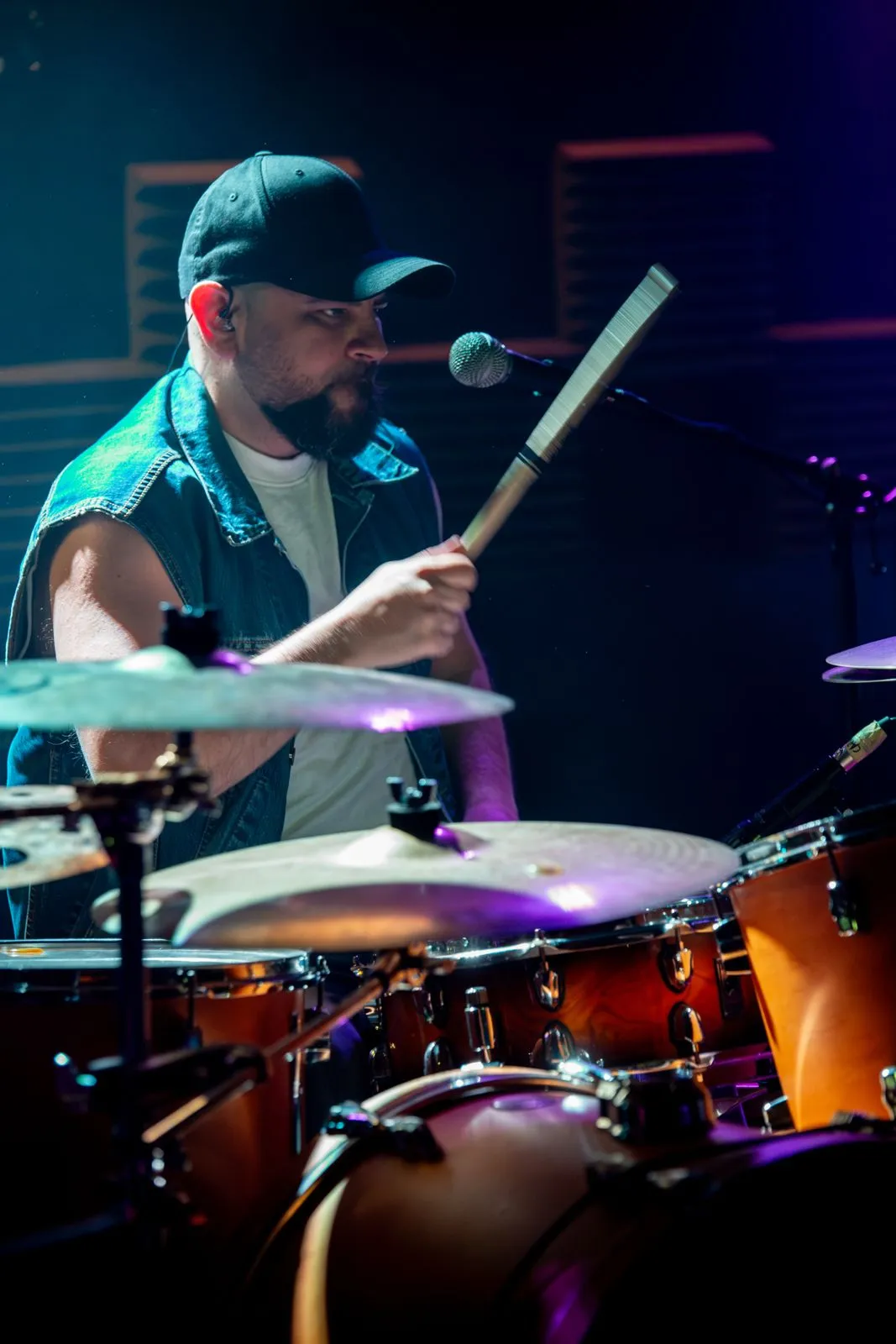 Batería de A TiRO tocando en directo